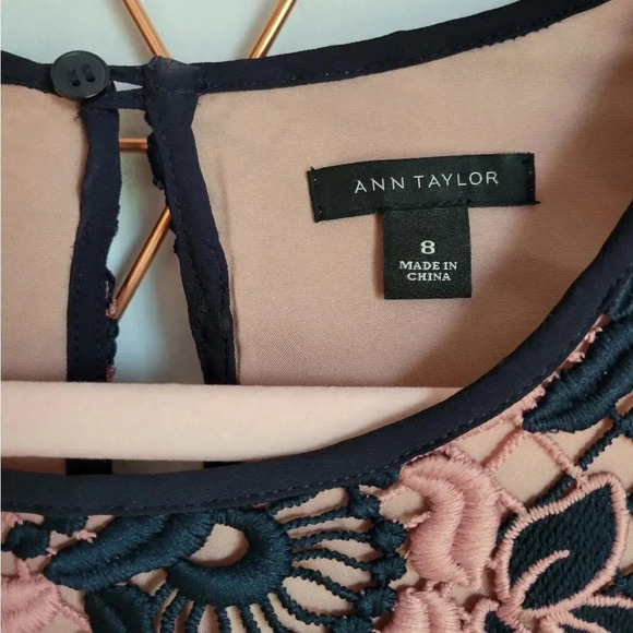Ann Taylor Pink Navy Crochet Floral Lace Layered Short Sleeve Top SZ 8 Preppy - Picture 10 of 12